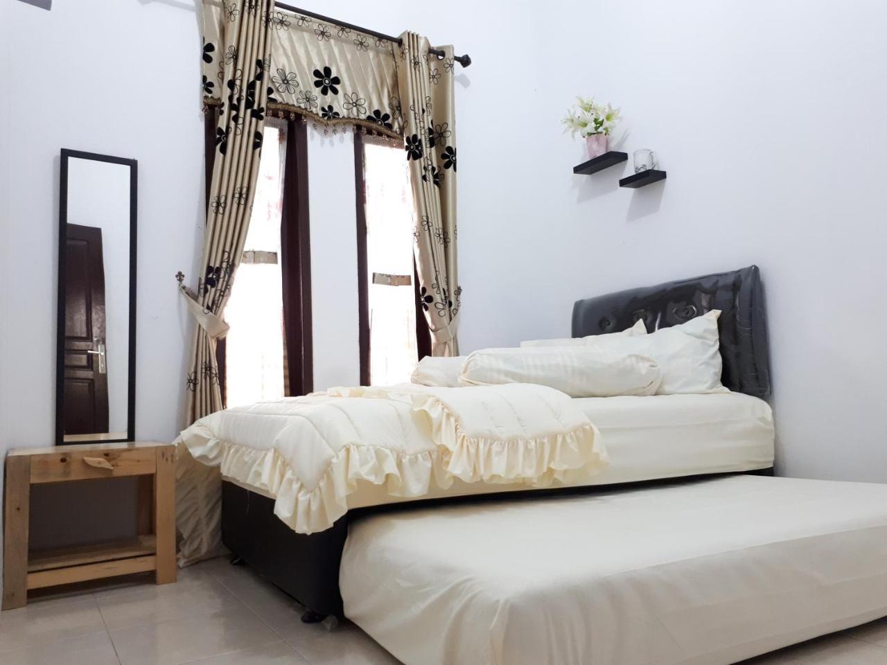Villa Fifari - 5 Kamar Tidur, 3 Kamar Mandi Batu  Exterior photo